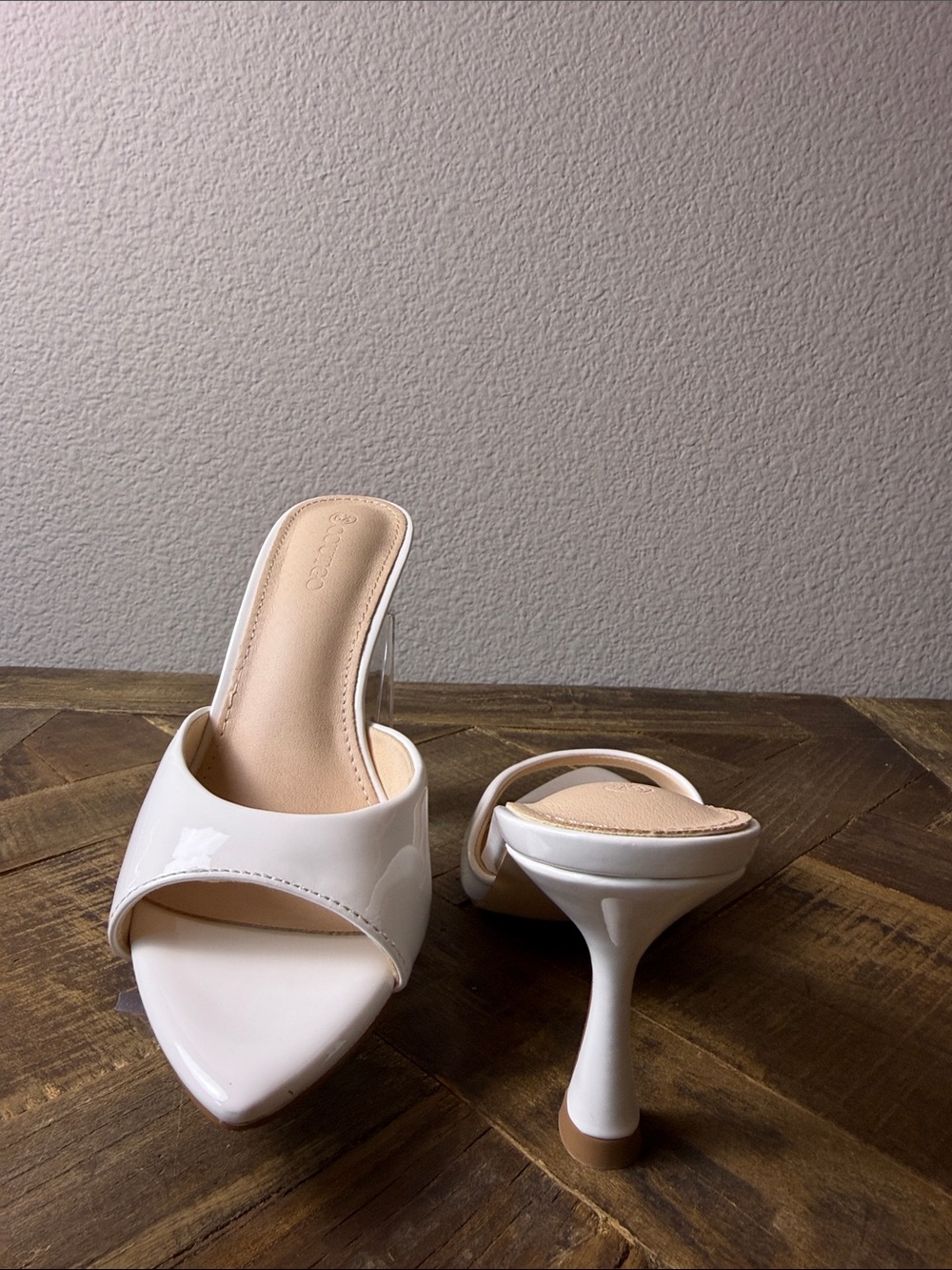 Size 6.5 Coutgo Patent White Open-Toe Heeled Mules - Picture 6 of 9
